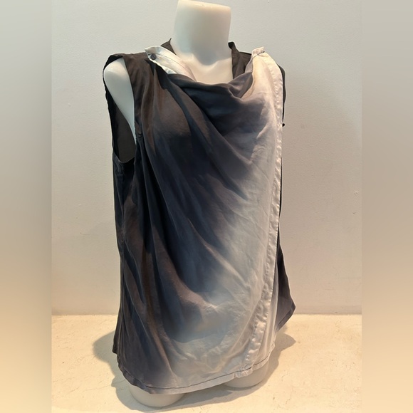 New without tags DKNY silk ombré black and white wrap top. Size small - Picture 6 of 9